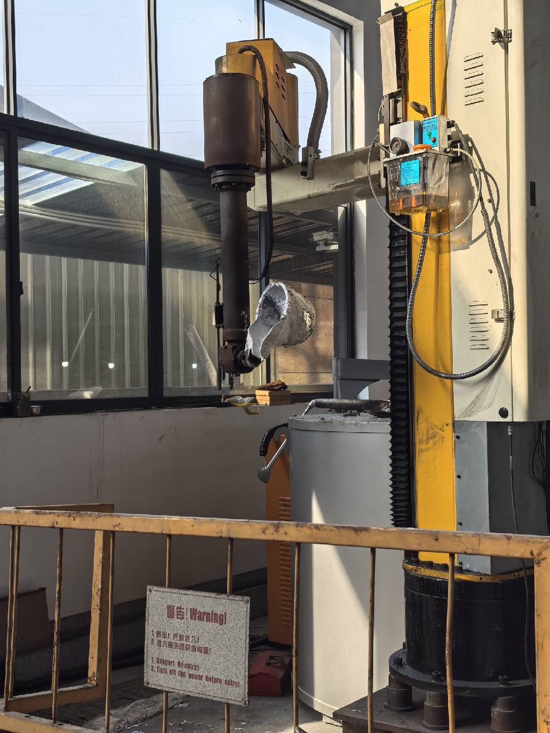 Automated pouring robot for gravity casting